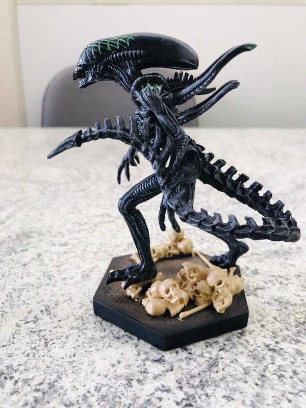 Miniatura Alien & Predador Xenomorph Grid Edição 103 - Eaglemoss